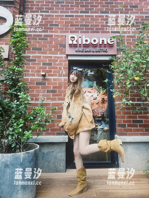 免费Bambi(밤비)网袜写真，带你探索她的美图背后故事与创作心路.txt