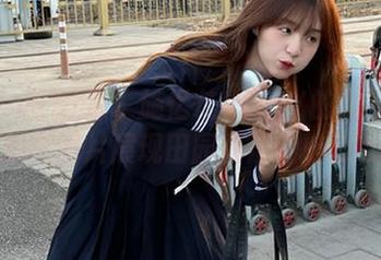 Feilin嗲囡囡 – 施忆佳KITTY的奶牛私拍：细腻图片展现田园生活的魅力.txt