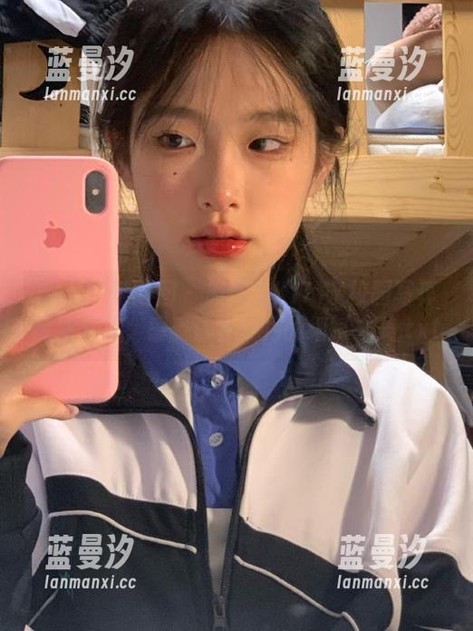 Feilin嗲囡囡 - 施忆佳KITTY校园写真高清分享，感受青春岁月的细腻之美.txt