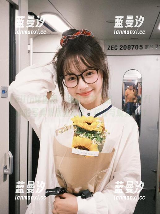 Feilin嗲囡囡 - 活力女神之路，鱼子酱fish的写真集原图记录了成长与蜕变.txt