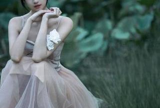 GIRLT果团网 – 丁晓楠的无圣光短裤写真作品，重拾青春活力的独特魅力.txt