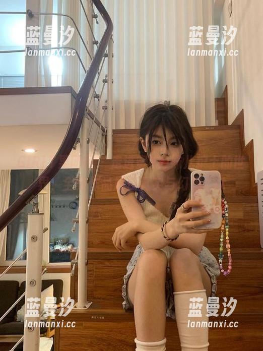 GIRLT果团网 - 走进蜜桃Q妹儿护士的世界，全集作品展现真实与幻想.txt