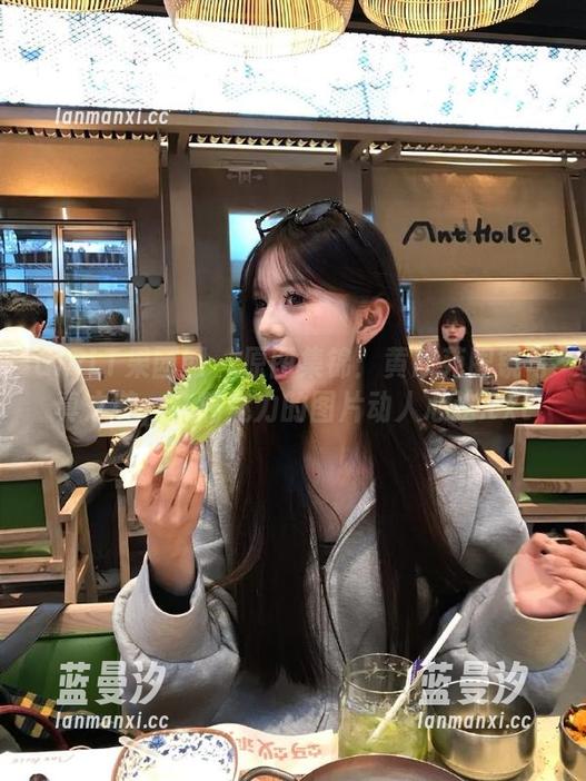 GIRLT果团网 - 原图集锦：黄歆苑眼镜写真之美，充满魅力的图片动人心弦.txt