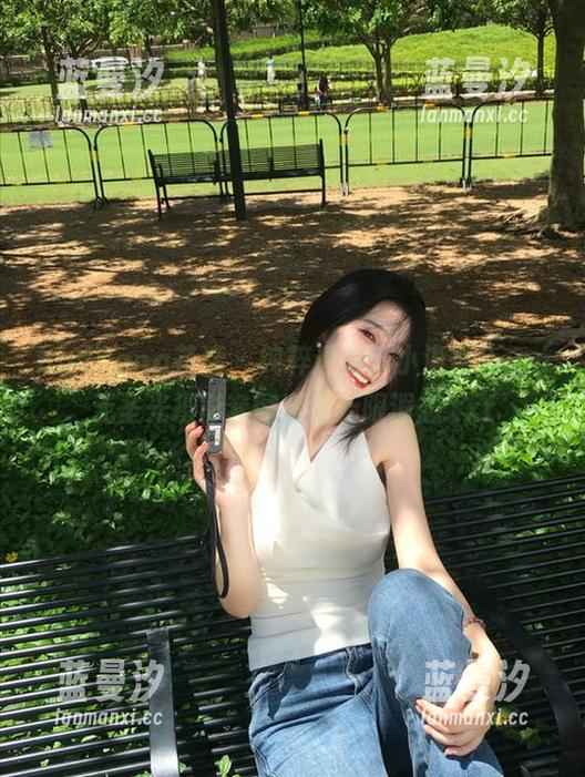 HuaYang花漾 - 纯粹透明：小海臀Rena无圣光摄影套图激发无限遐想.txt