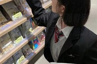 HuaYang花漾 – 全套小海臀网袜美图，带你领略独特风格与无限诱惑的视觉盛宴！.txt
