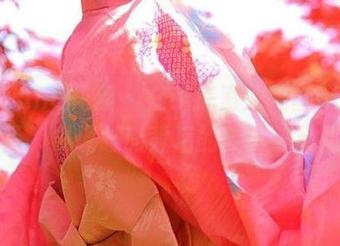 HuaYang花漾 – 在线探索尤妮丝Egg白裙作品，发现时尚背后的故事与灵感.txt
