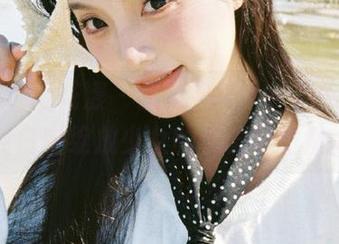 HuaYang花漾 – 张思允Nice全套写真：在纯白中绽放少女的温柔与力量.txt