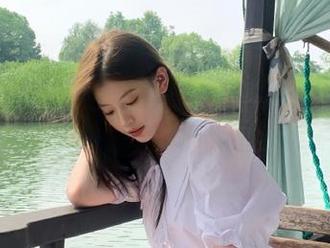 HuaYang花漾 – 超美朱可儿Flora在线图集，让网袜展现别样风情.txt