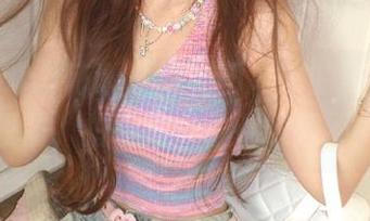 HuaYang花漾 – 辣妈田冰冰的美足写真高清原图，拍摄细节让你欲罢不能.txt