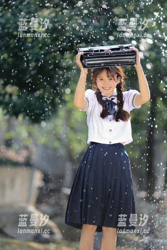 IMiss爱蜜社 - 奶牛情怀：SISY思的高清写真照片传达的自然之美与宁静.txt