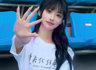 ISHOW爱秀 – 跨越时空的小柒：天台上的写真套图合集，感受青春的律动.txt