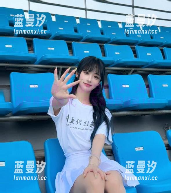 ISHOW爱秀 - 跨越时空的小柒：天台上的写真套图合集，感受青春的律动.txt