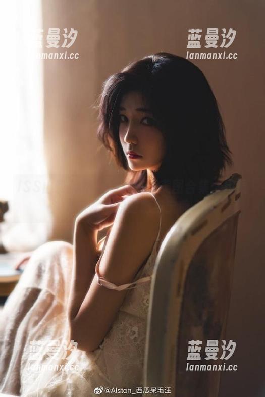 ISS山茶摄影 - 小淑浴缸美图合集：用镜头记录水中的诗意与宁静.txt