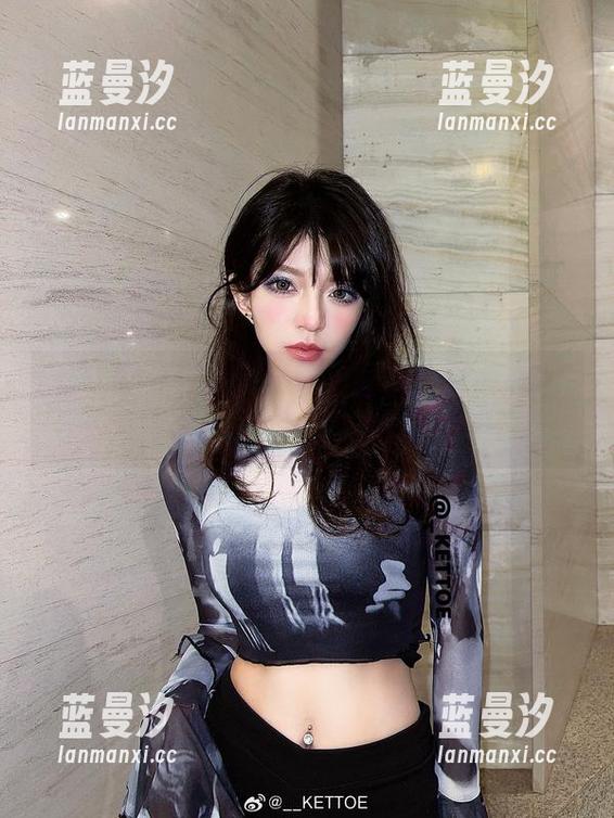 Kettoe的圣诞快乐私拍图集，原来这些POSE背后竟有如此多的槽点！.txt