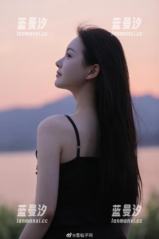 LeYuan星乐园 - 高清琪玲瑜伽之美，瞬间定格在绝美壁纸中，快来收藏！.txt