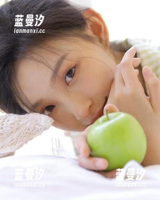 MFStar模范学院 - Manuela玛鲁娜短裤图集免费提供：探索博主独特风格，感受时尚与舒适的完美结合！.txt