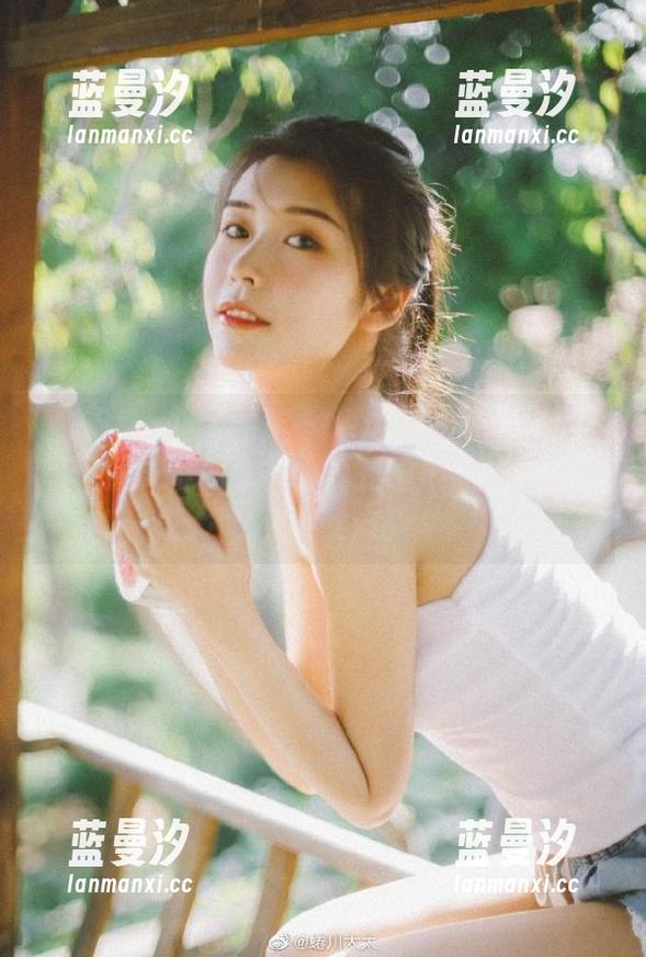 MFStar模范学院 - 海边的慕羽茜美图分享：阳光下的女神，真是晒不黑的无敌美丽！.txt