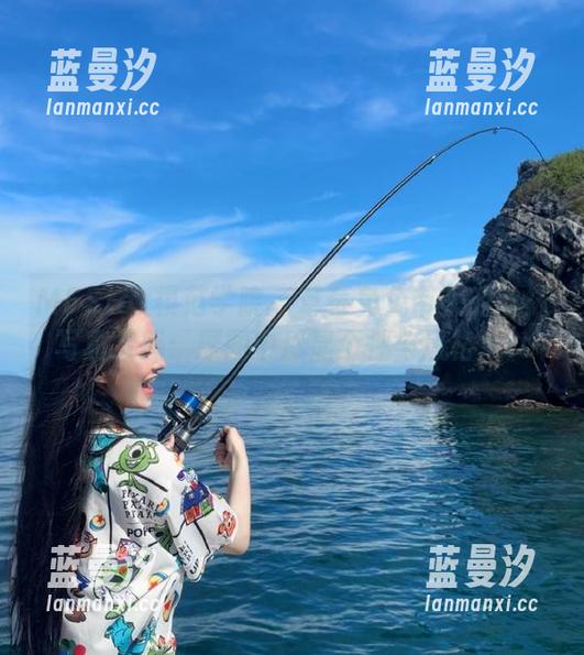 MFStar模范学院 - 草莓兔兔带来的丝袜写真灵感：原图中尽显个性与风格.txt