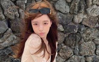 草莓小裙子写真集：喵糖映画分享的梦幻时刻与故事.txt
