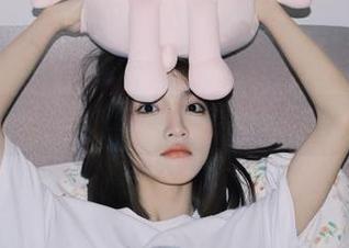 精美私拍套图，喵糖映画短发美女与胶衣女仆完美结合.txt