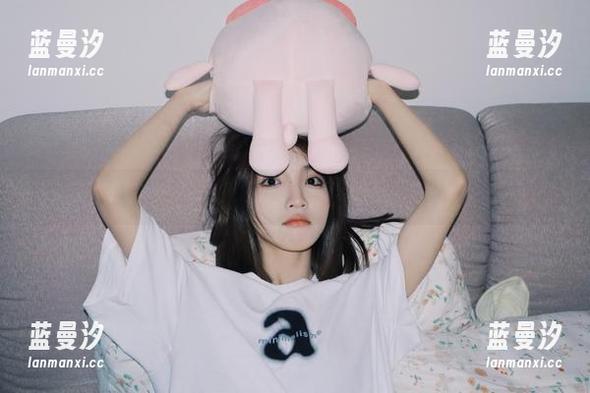 精美私拍套图，喵糖映画短发美女与胶衣女仆完美结合.txt