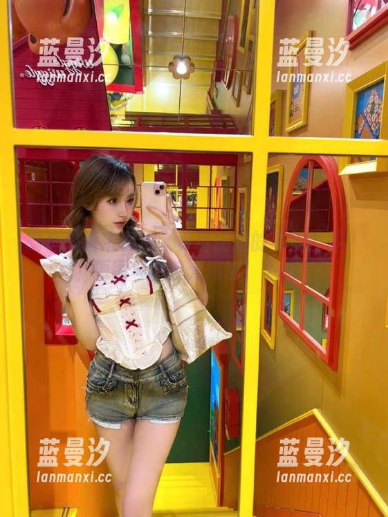 喵糖映画带你进入夏日民宿的奇妙世界：原图与图包大揭秘！.txt