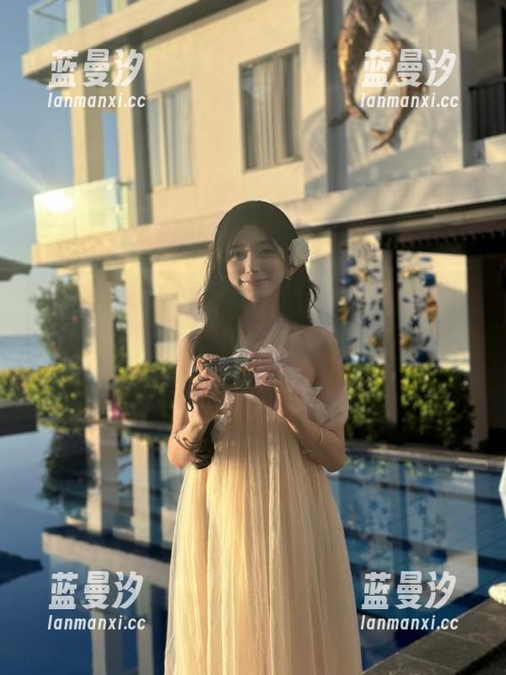 MiiTao蜜桃社 - 陌子Mandy海边写真作品探索：让我们一起观看她与海洋的深情对话.txt