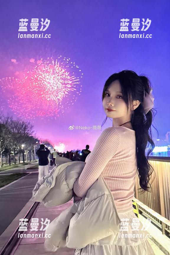 谁说私房图片不好看？Neko薇薇穿信浓礼服让我反思人生啊！.txt