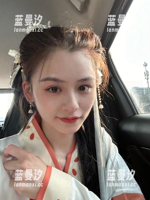 PDL潘多拉 - 杨晨晨sugar的御姐魅力写真合集，细腻与温柔的完美套图展示！.txt