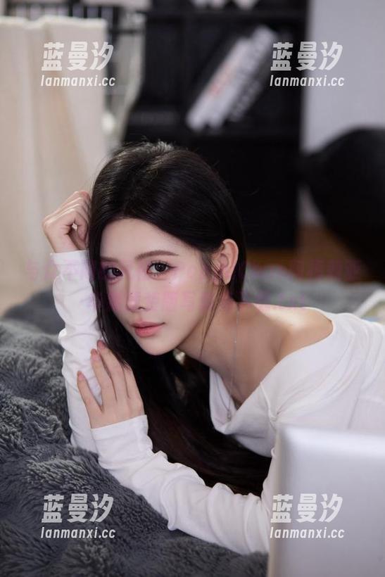 与众不同的风格：PoppaChan阿梅莉亚·华森便装版写真集下载.txt