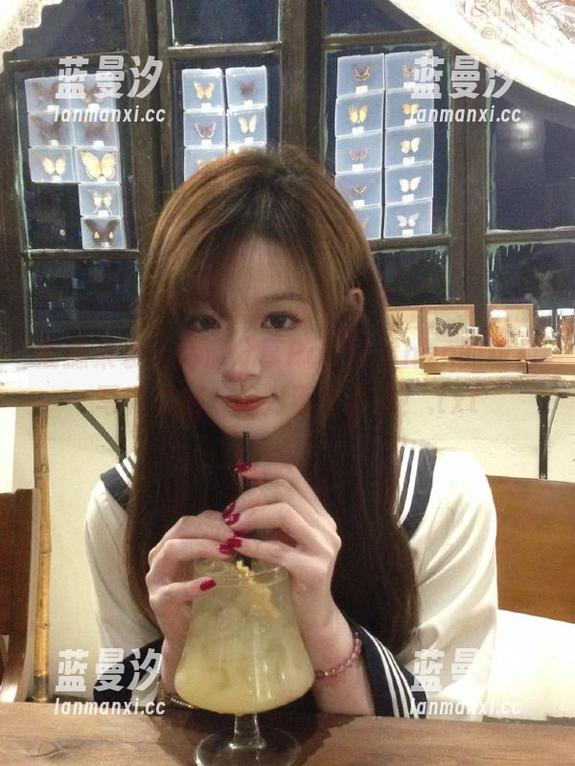 震撼来袭！高清分享PoppaChan的粉色写真之旅，绝对不可错过！.txt