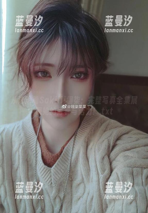 从泳池看Sakiiii翎柒：完整写真全集展现她的青春与活力！.txt