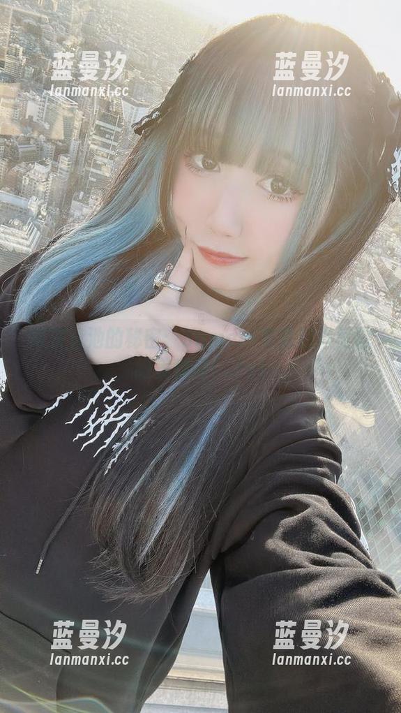 同济泳池的秘密：Sameki写真图集呈现绝美瞬间！.txt