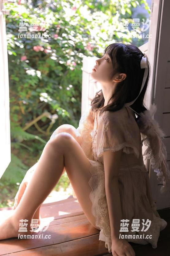 Sira(시라)黑色摄影在线合集，快来发掘她独特风格背后的秘密！.txt
