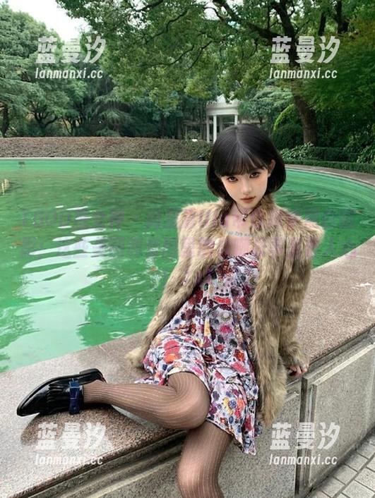 TGOD推女神 - 绮里嘉Ula带你探索黑白摄影：这些美图和套图里的自嘲故事直击人心！.txt