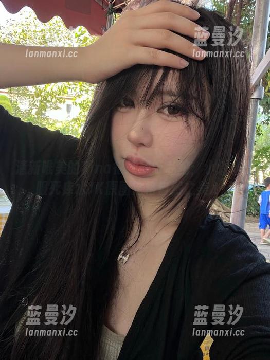 清新唯美的Tina很妖孽呀私拍：小溪体操服死库水JK原图定格自然之美.txt