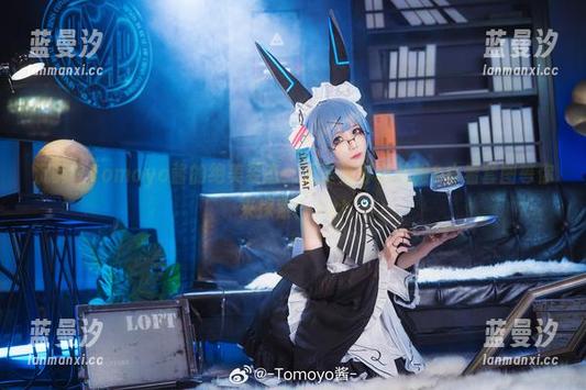 沉醉在Tomoyo酱的绝美姿态：无圣光雾枝礼服&水着套图等你来探索！.txt