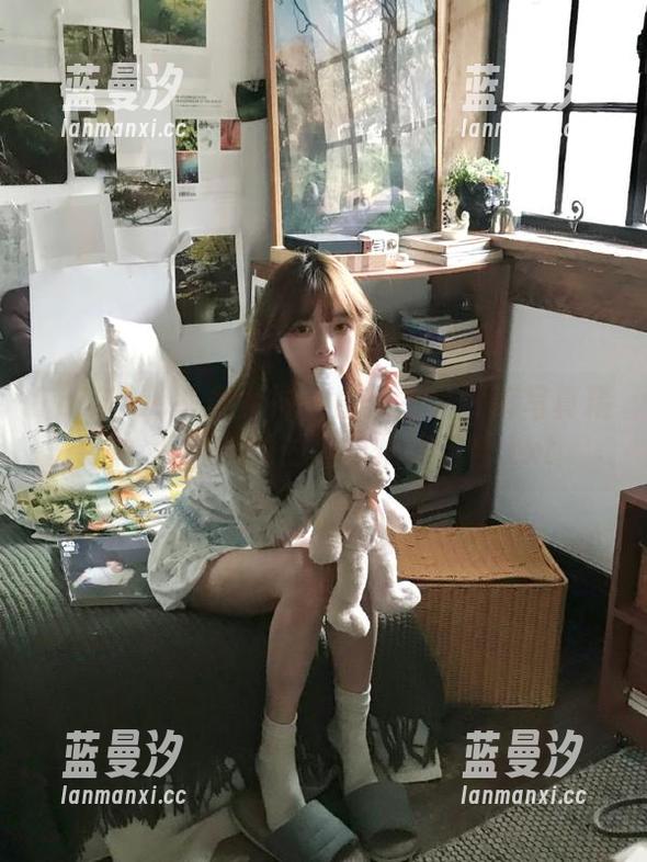 TouTiao头条女神 - 俞公主牛仔裤写真精选：见证她的时尚与优雅结合.txt