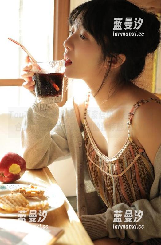 TouTiao头条女神 - 探索信悦儿短裙系列合集，感受每一款套图的独特魅力.txt