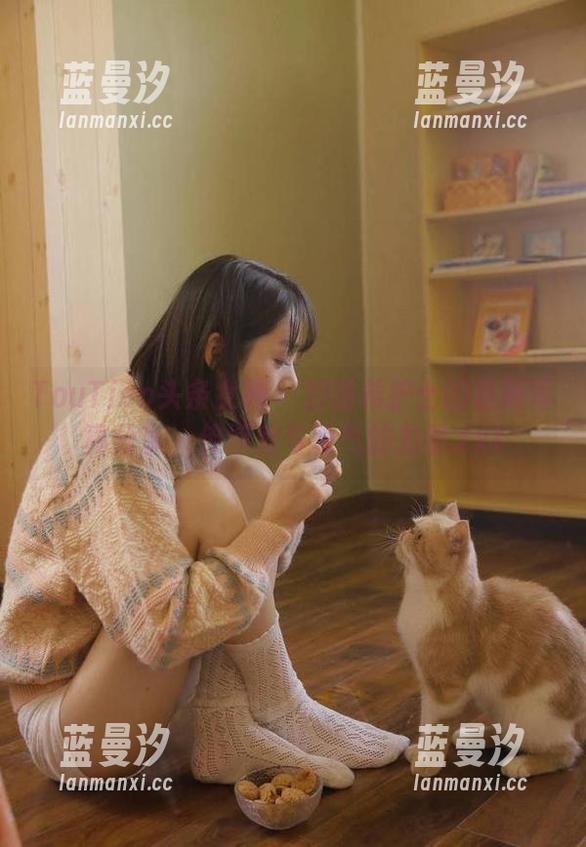 TouTiao头条女神 - 刘瑾希护士的最新写真分享，传递爱与勇气的力量.txt