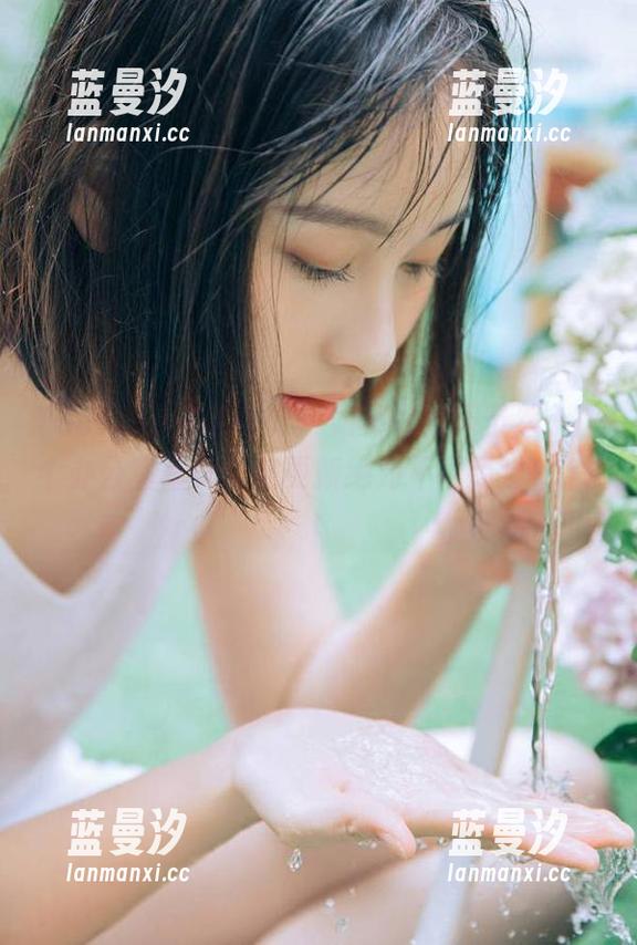 TouTiao头条女神 - 如果你爱周予然，这个办公室写真合集更新绝对不可错过！.txt