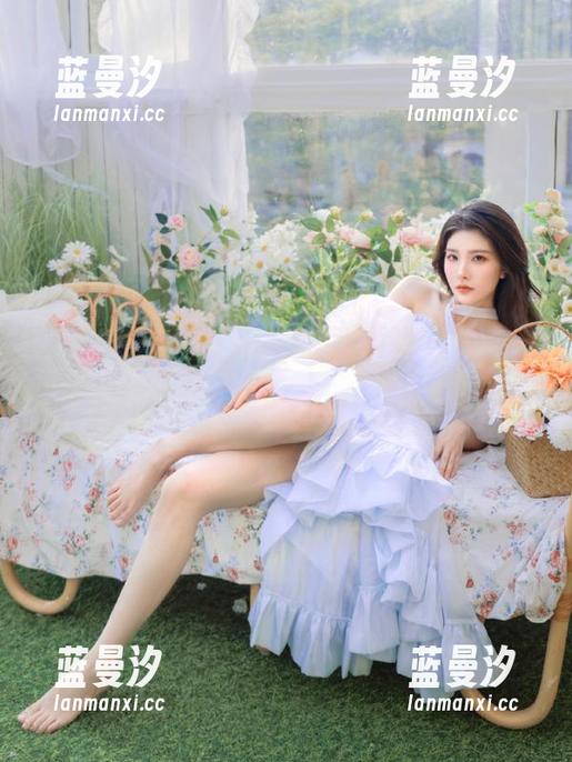 TouTiao头条女神 - 高清视觉盛宴：秦若兮棉袜写真，唤醒你的冬日时尚灵感.txt