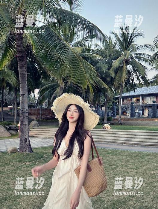 UGirls尤果网 - Angela楚楚全新清纯写真原图资源，带你领略独特的自然风韵.txt