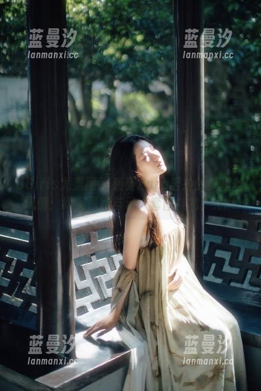 UGirls尤果网 - 感受Zora若拉的裤里丝风情：绝美原图与动人套图共赏！.txt