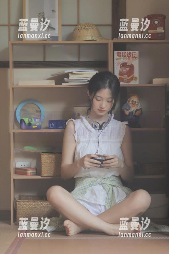 UGirls尤果网 - 刘天天学妹写真作品全集：记录青春，她的每一面都独特.txt