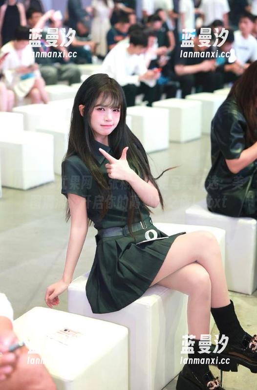UGirls尤果网 - 张栩菲御姐写真精选：美图满满，开启你的高级感之旅！.txt