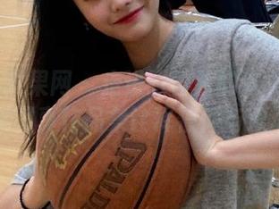 UGirls尤果网 – 走进张雪馨的修女世界：细腻写真作品集诠释信仰与爱.txt