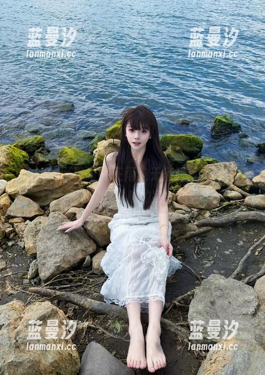 UGirls尤果网 - 王雨纯无圣光写真，网袜勾勒出优雅与性感的完美结合.txt