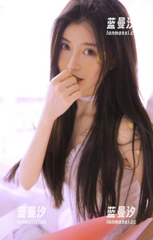 UGirls尤果网 - 谭晓彤的毛衣写真原图福利来袭，感受冬日温暖的魅力.txt