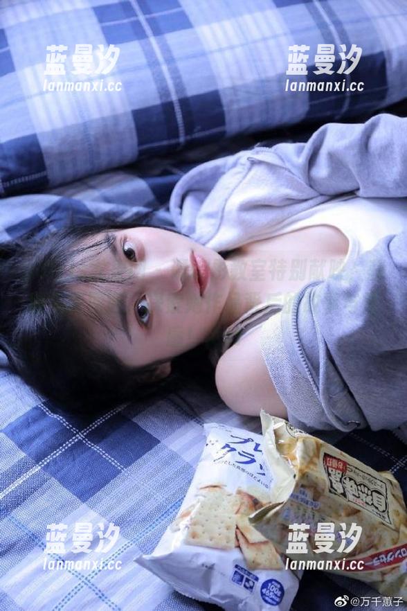 UGirls尤果网 - 谭晓彤教室特别献映，获取免费原图，探索她作品背后的故事与情感！.txt